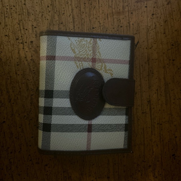 Burberry Wallet For Women - Picture 2 of 4
